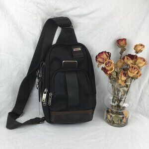 TUMI SLING BAG In black